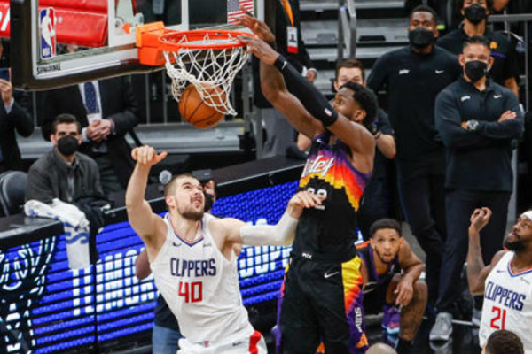 籃球比賽中常見(jiàn)的戰(zhàn)術(shù)有哪些？