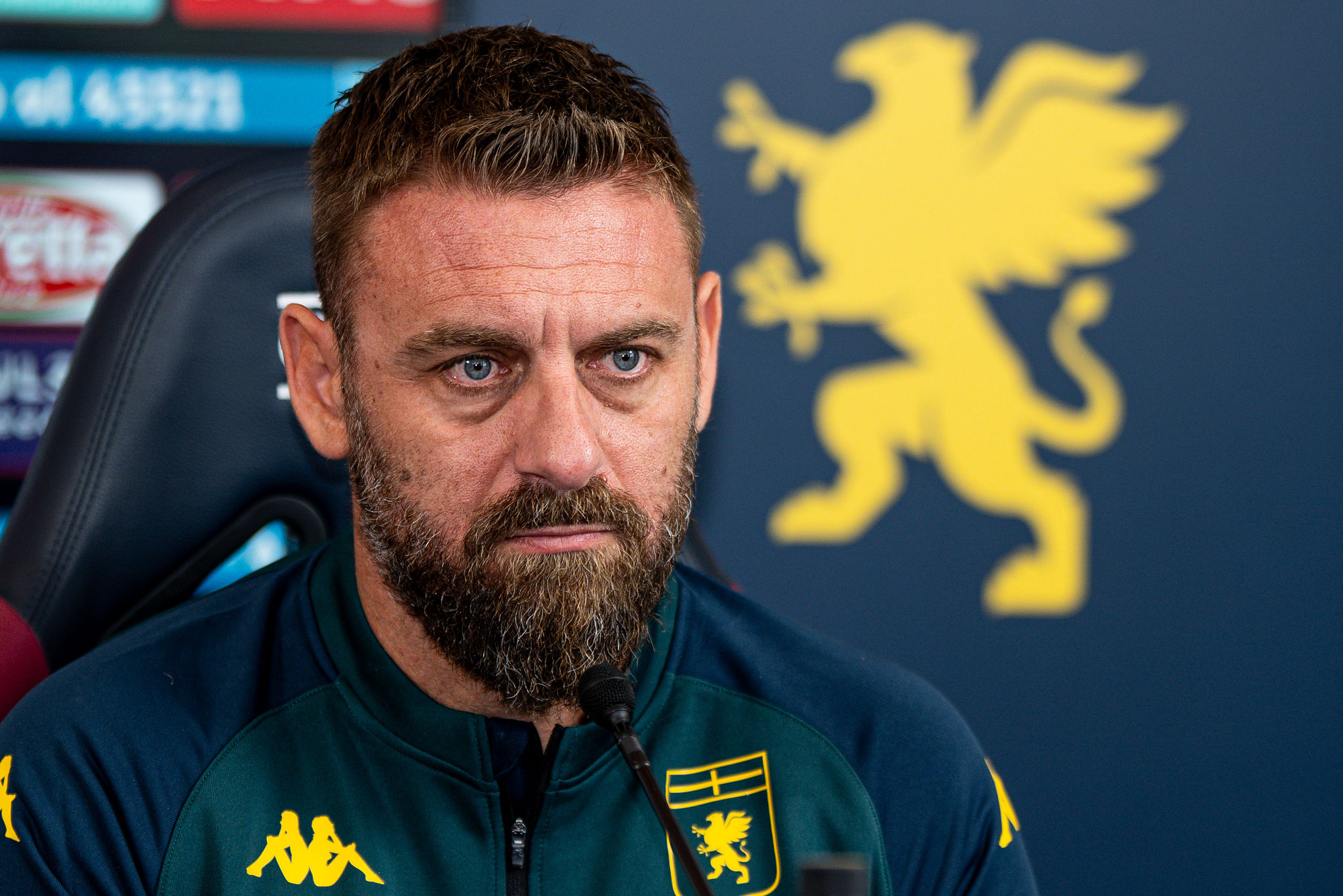 genoa-italy-daniele-de-rossi-head-coach-of-genoa-during-his-unveiling-press-conference-at-11.jpg